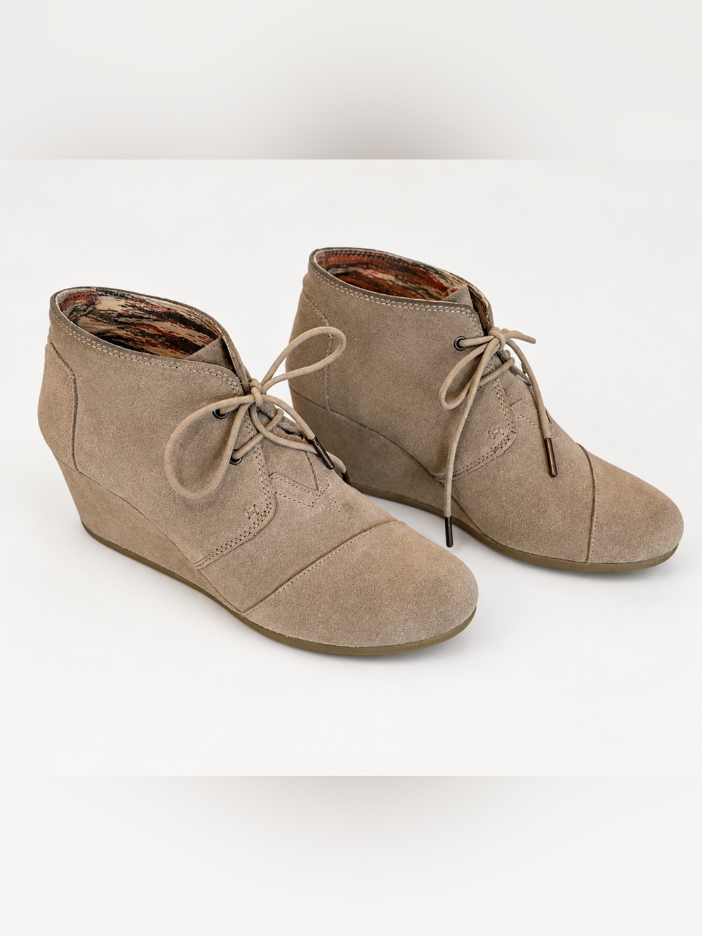 TOMS Taupe Suede Wedge Ankle Booties Women’s 10 Lace Up Desert Boots